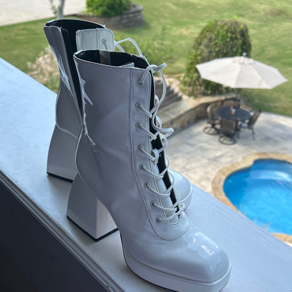 Circus by Sam Edelman White Lace-Up Boots